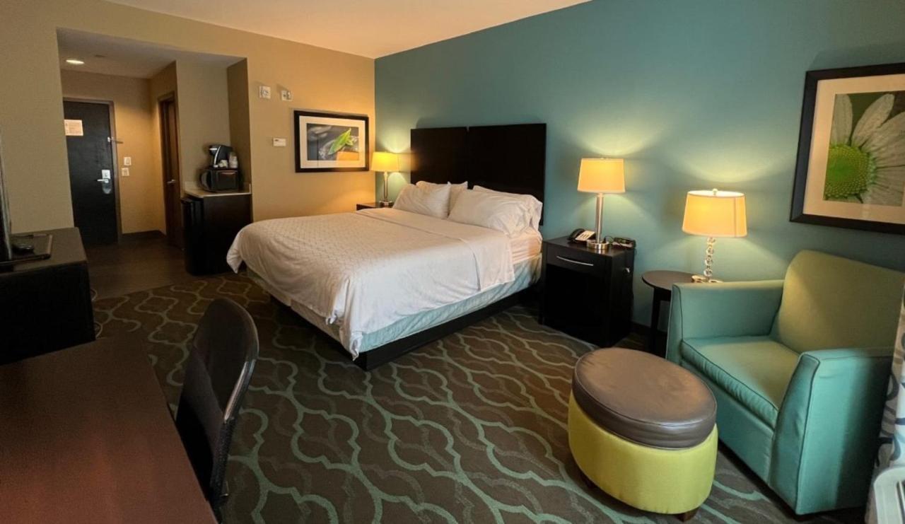Holiday Inn Express Hotels & Suites Cuero By Ihg Екстериор снимка