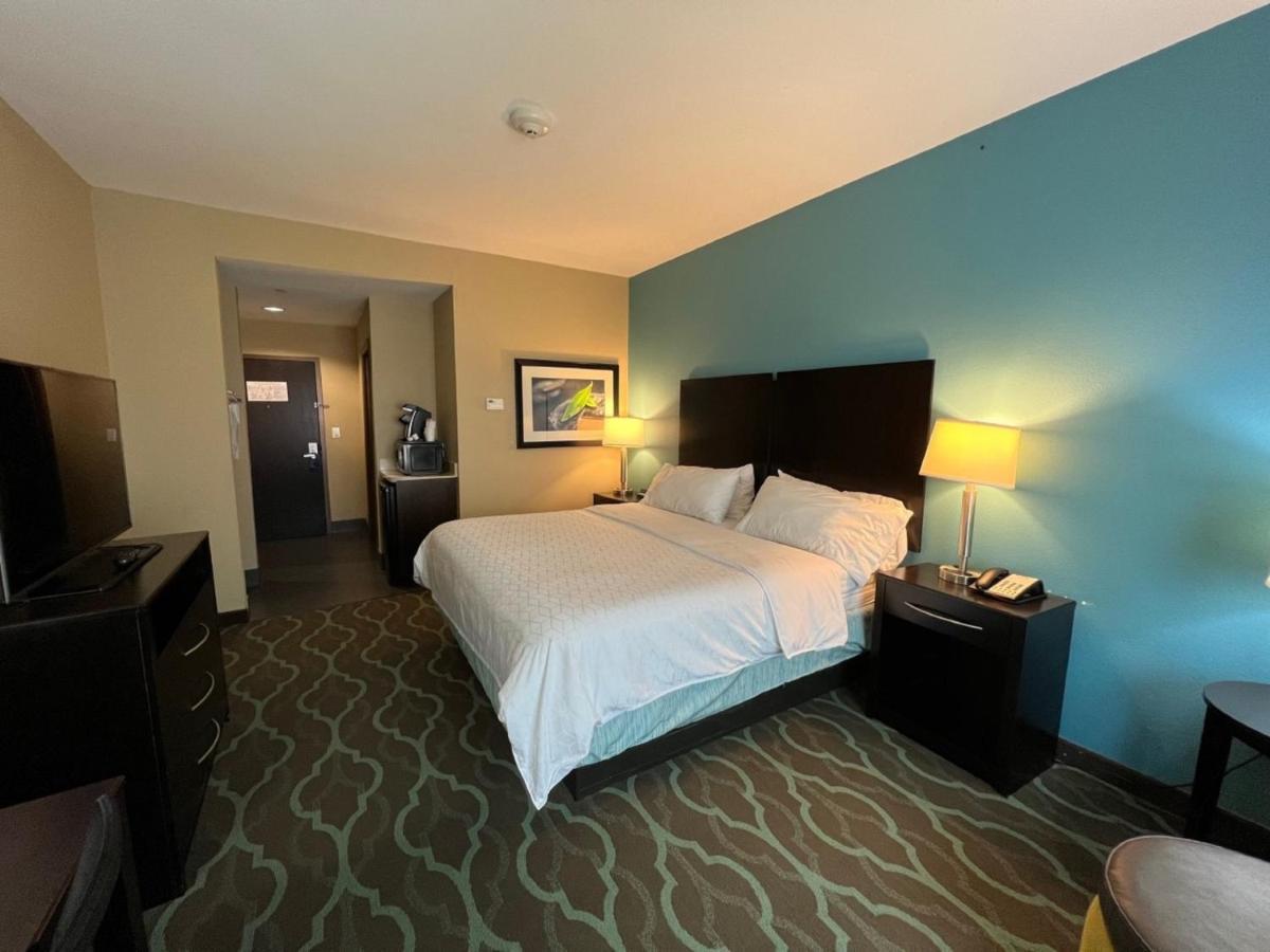 Holiday Inn Express Hotels & Suites Cuero By Ihg Екстериор снимка